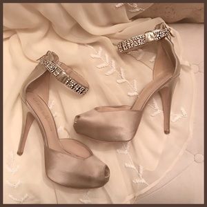 Guess by Marciano satin peep toe heels in size 8.5